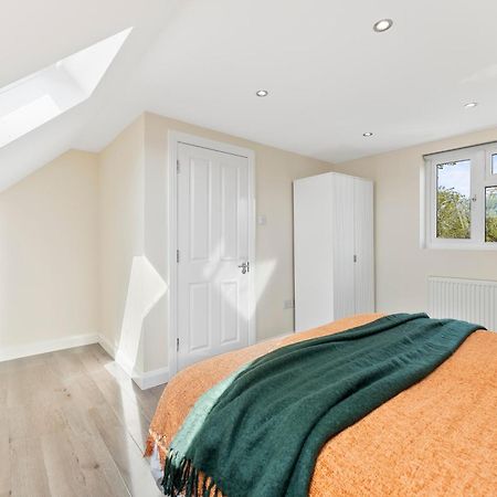 Stylish Wembley Gem - Parking -Sleeps 14 伦敦 外观 照片