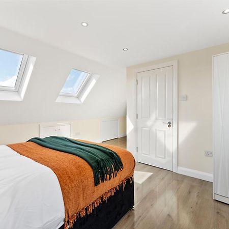 Stylish Wembley Gem - Parking -Sleeps 14 伦敦 外观 照片
