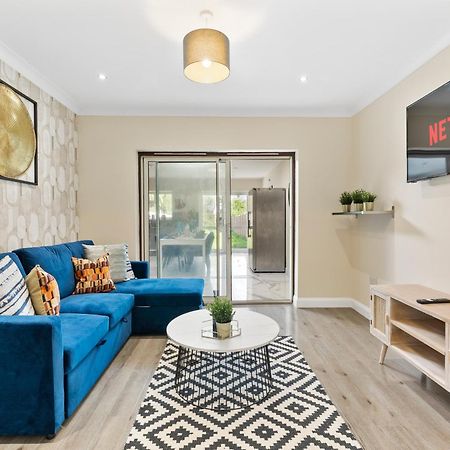 Stylish Wembley Gem - Parking -Sleeps 14 伦敦 外观 照片