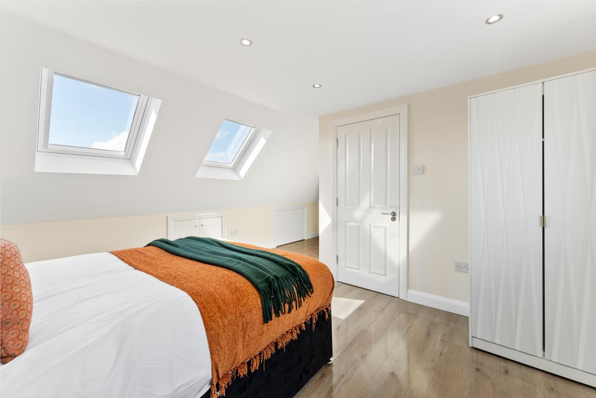 Stylish Wembley Gem - Parking -Sleeps 14 伦敦 外观 照片