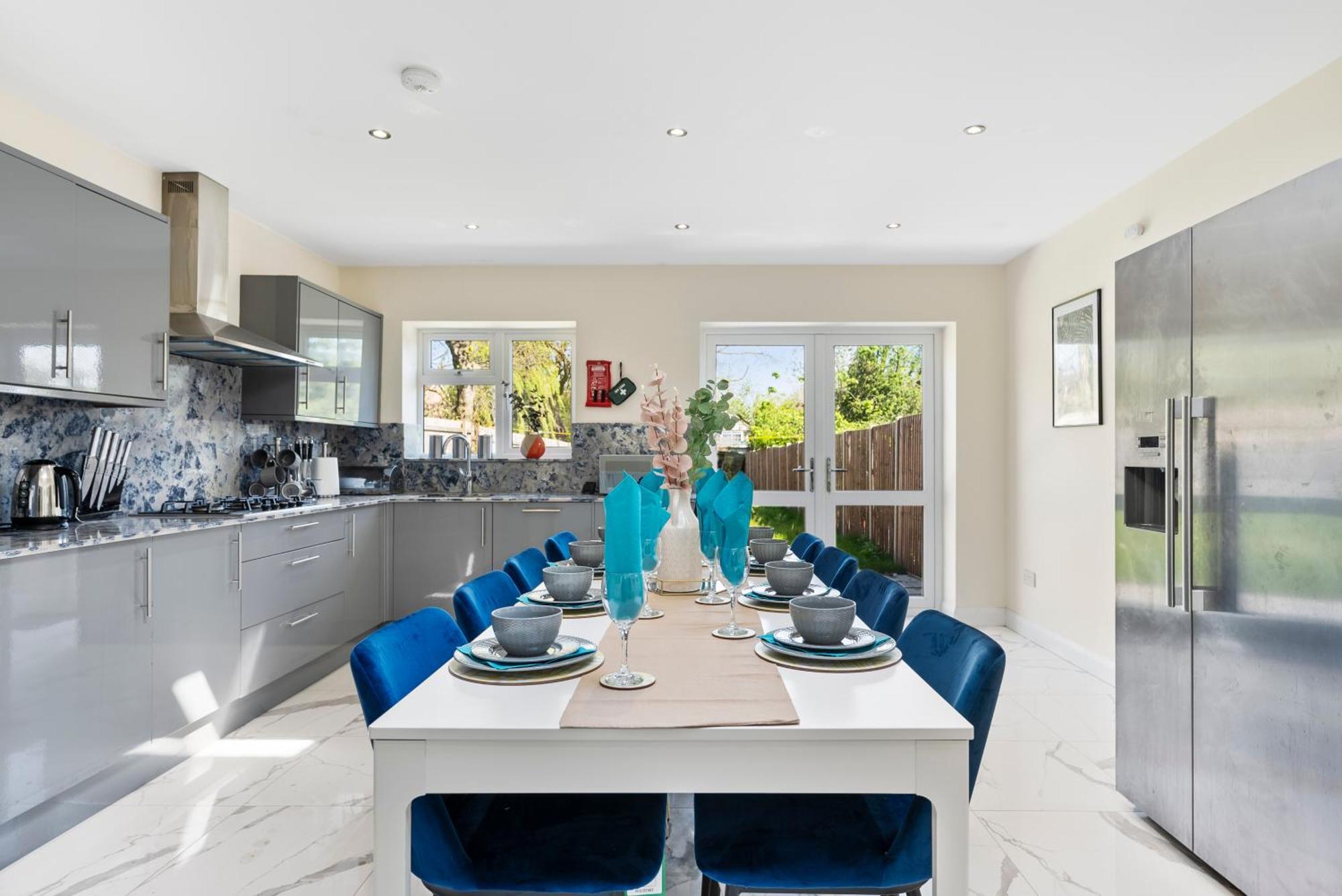 Stylish Wembley Gem - Parking -Sleeps 14 伦敦 外观 照片
