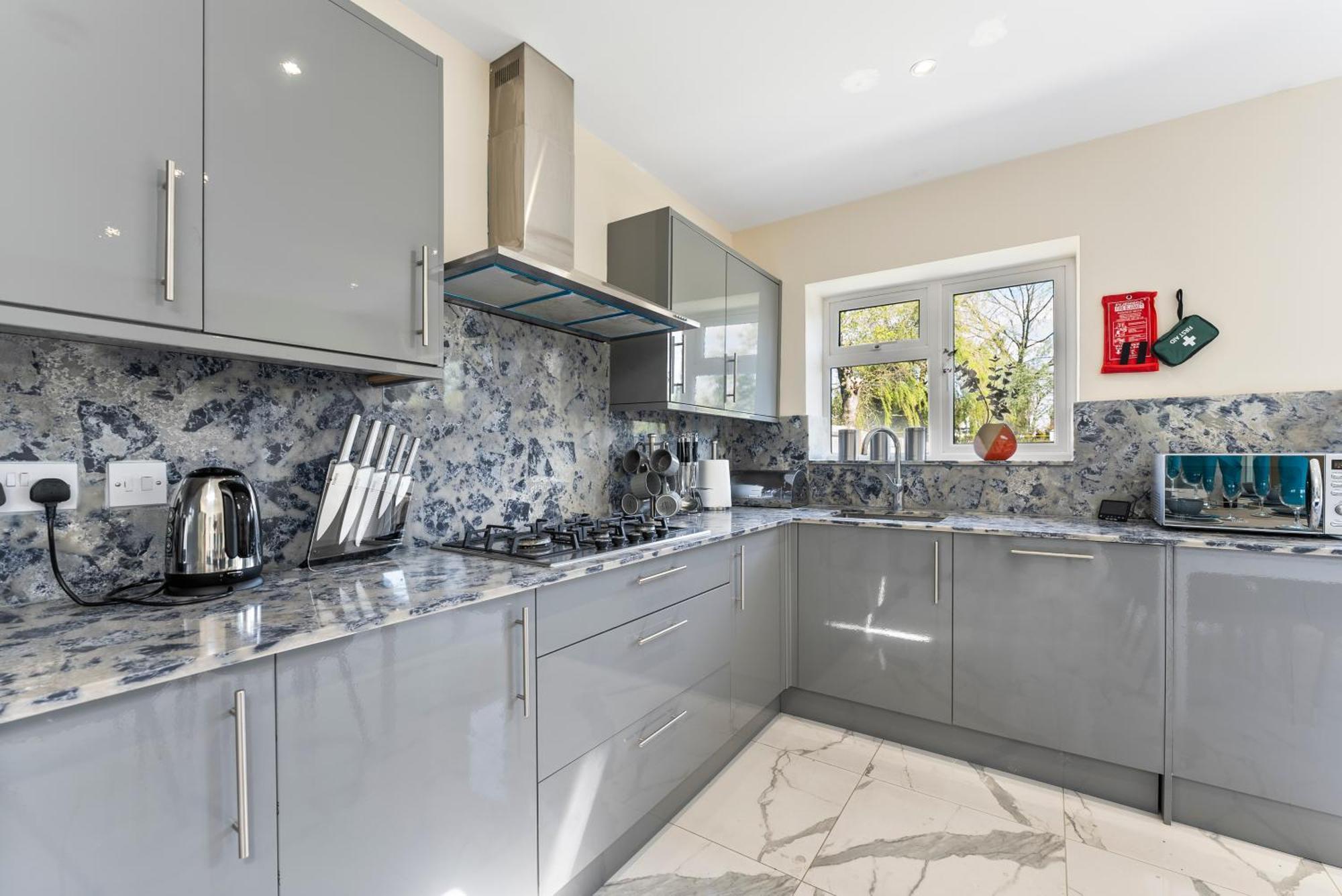 Stylish Wembley Gem - Parking -Sleeps 14 伦敦 外观 照片
