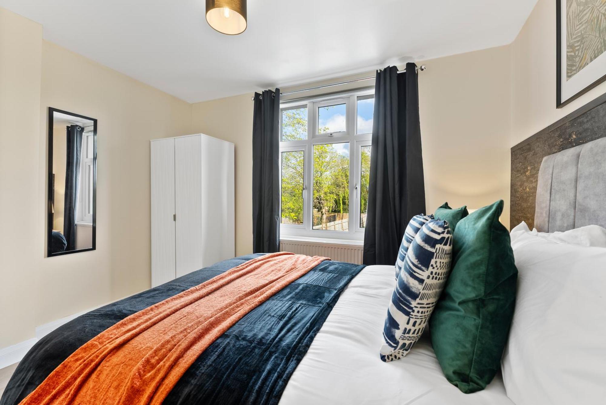 Stylish Wembley Gem - Parking -Sleeps 14 伦敦 外观 照片