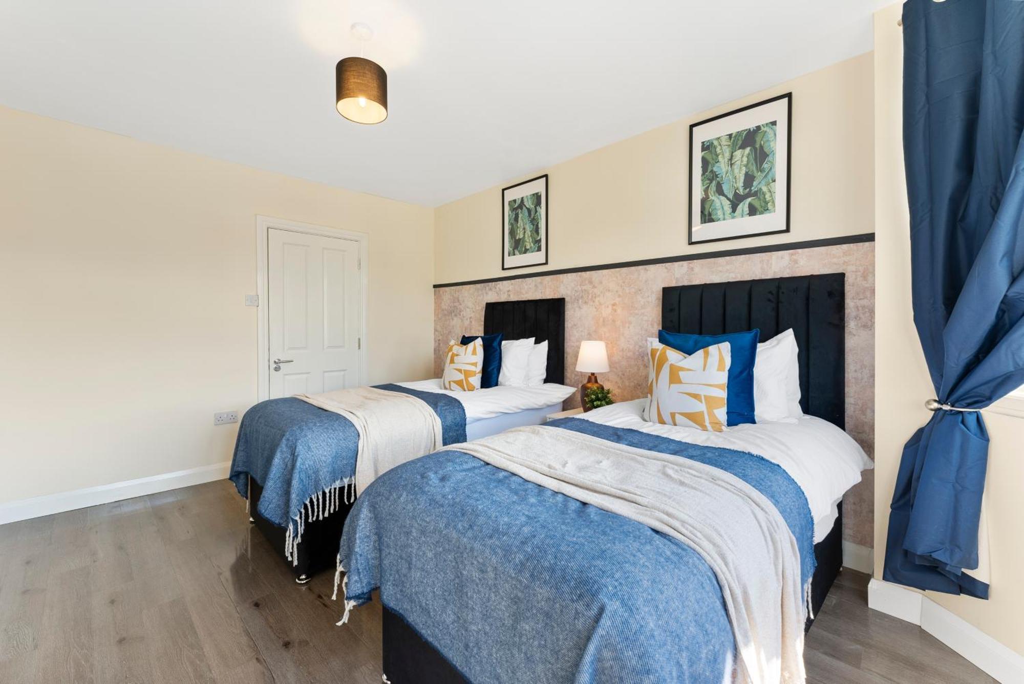Stylish Wembley Gem - Parking -Sleeps 14 伦敦 外观 照片