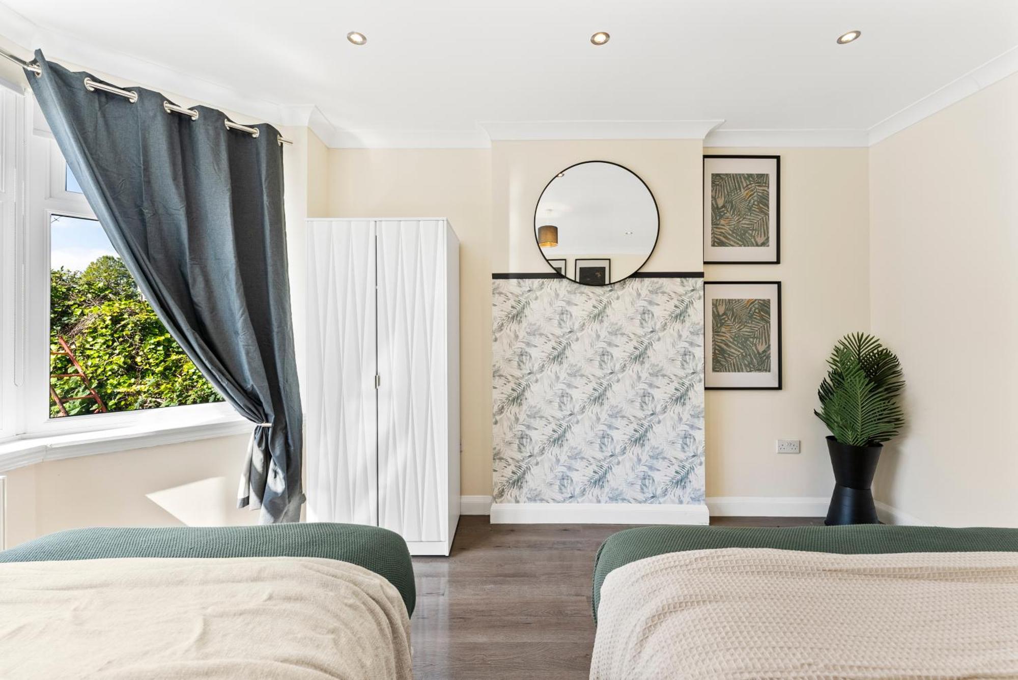 Stylish Wembley Gem - Parking -Sleeps 14 伦敦 外观 照片