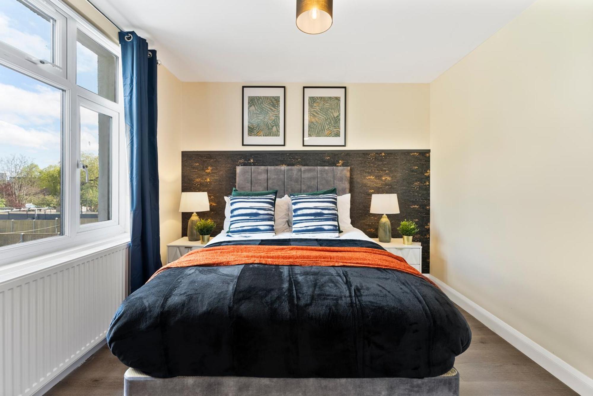 Stylish Wembley Gem - Parking -Sleeps 14 伦敦 外观 照片