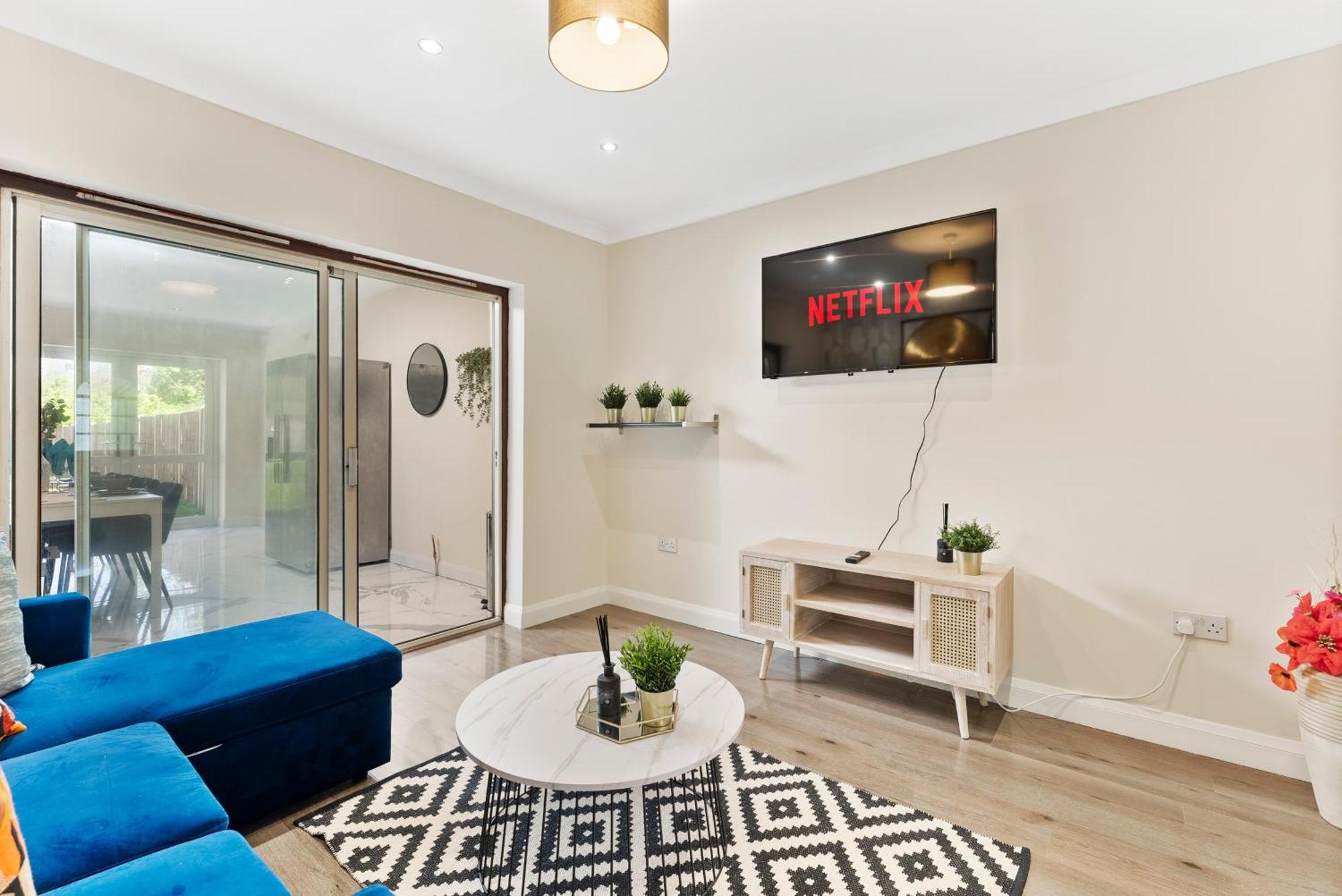 Stylish Wembley Gem - Parking -Sleeps 14 伦敦 外观 照片