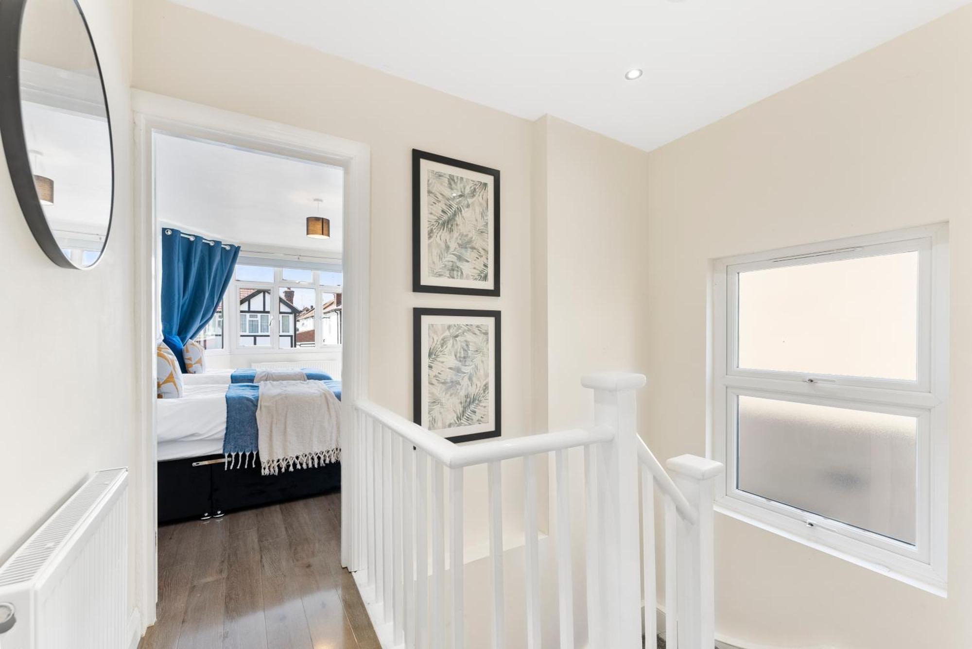Stylish Wembley Gem - Parking -Sleeps 14 伦敦 外观 照片
