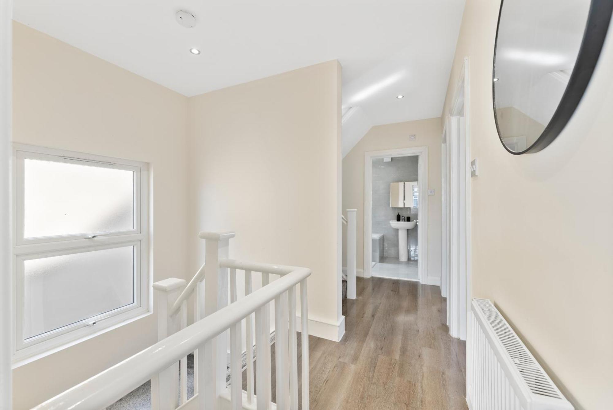 Stylish Wembley Gem - Parking -Sleeps 14 伦敦 外观 照片