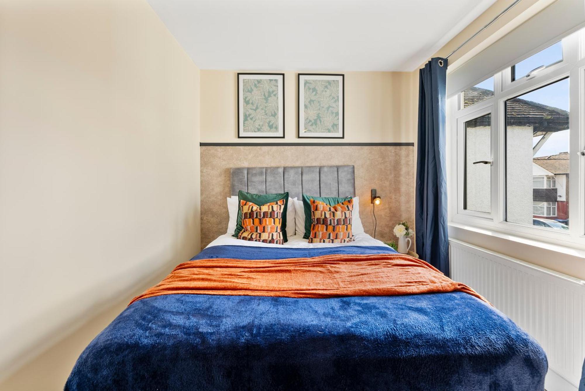 Stylish Wembley Gem - Parking -Sleeps 14 伦敦 外观 照片
