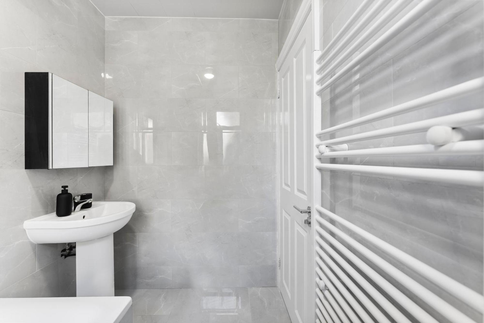 Stylish Wembley Gem - Parking -Sleeps 14 伦敦 外观 照片