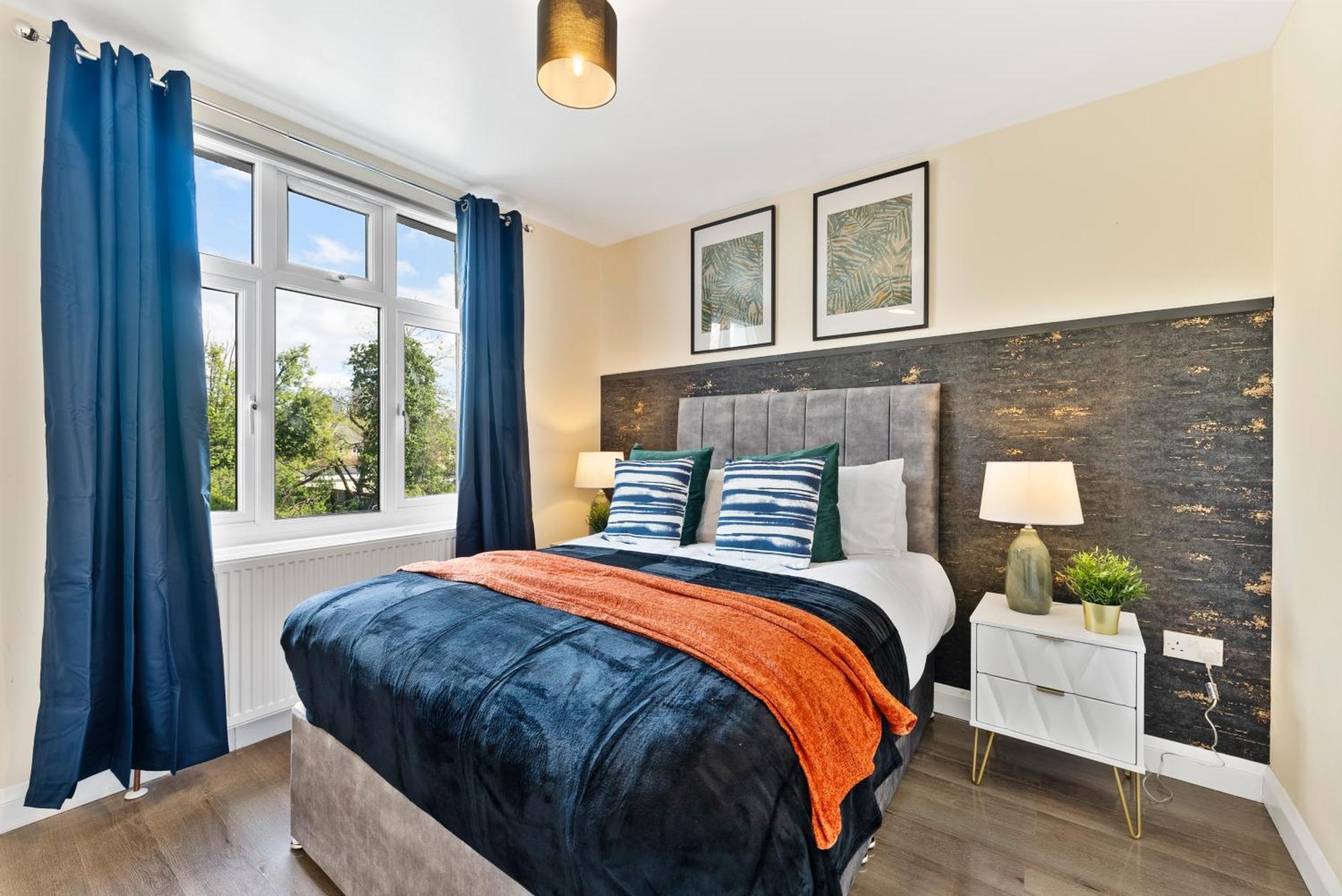 Stylish Wembley Gem - Parking -Sleeps 14 伦敦 外观 照片