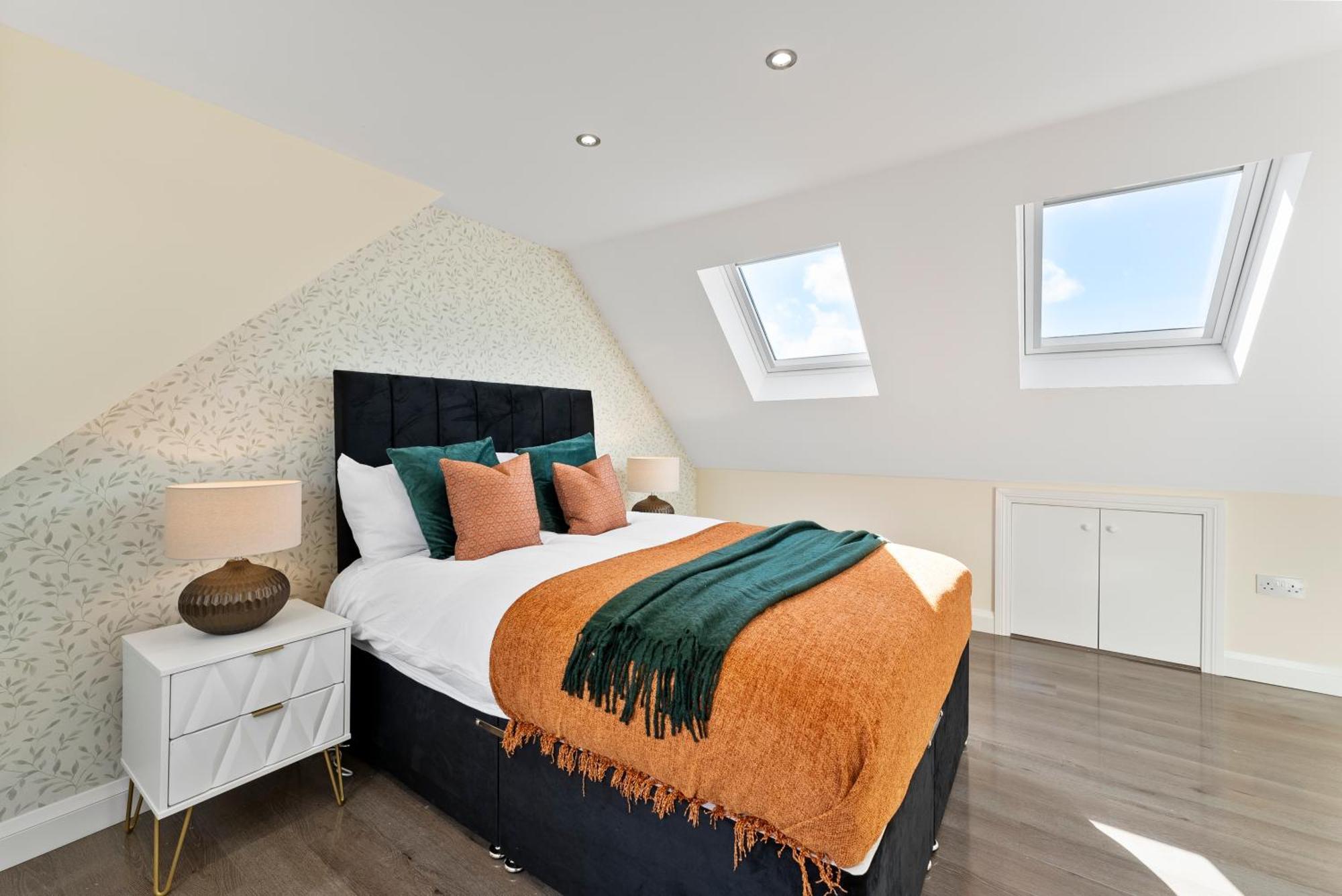 Stylish Wembley Gem - Parking -Sleeps 14 伦敦 外观 照片