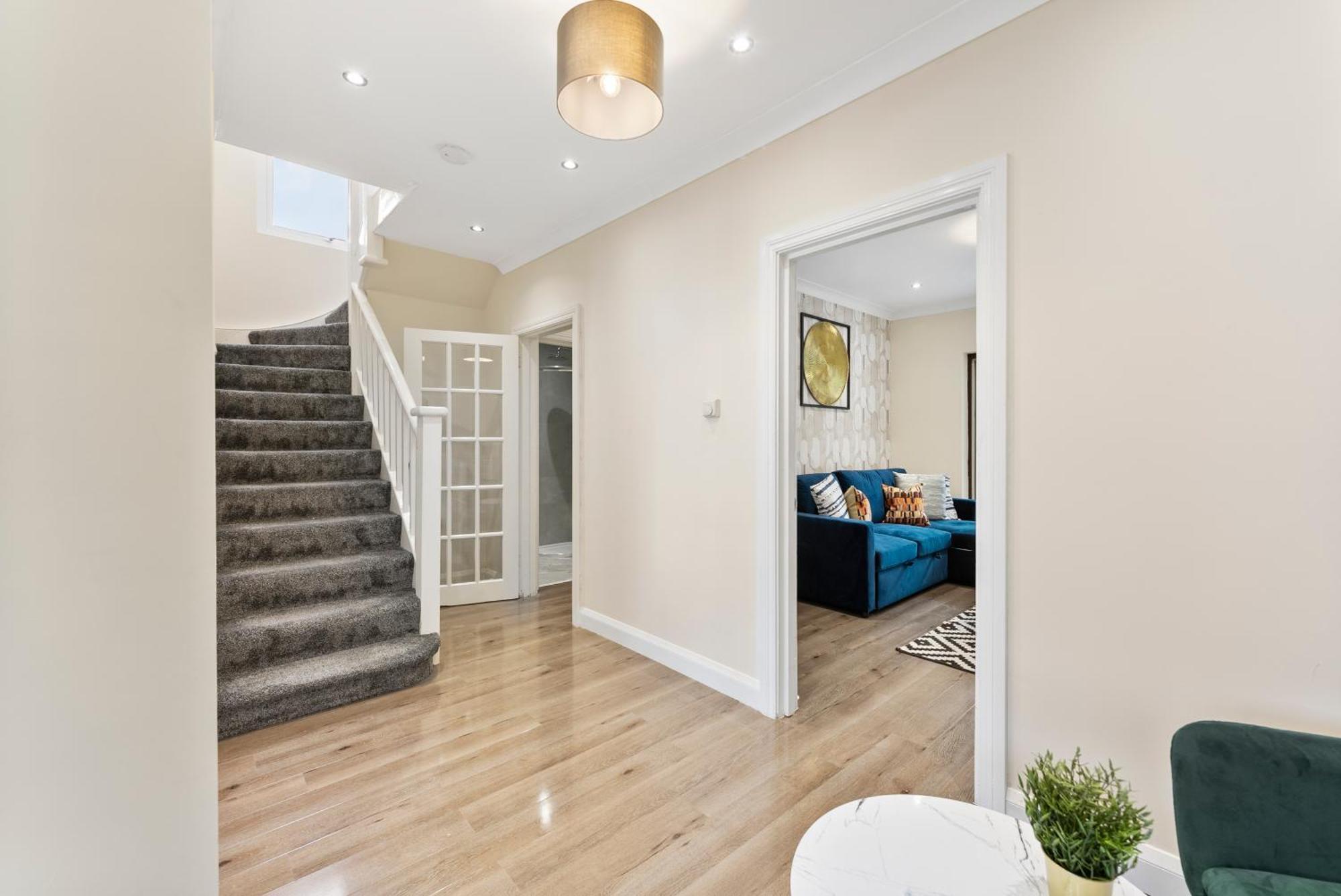Stylish Wembley Gem - Parking -Sleeps 14 伦敦 外观 照片