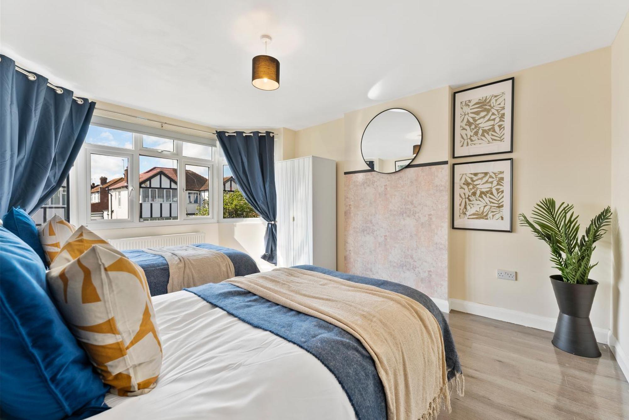 Stylish Wembley Gem - Parking -Sleeps 14 伦敦 外观 照片