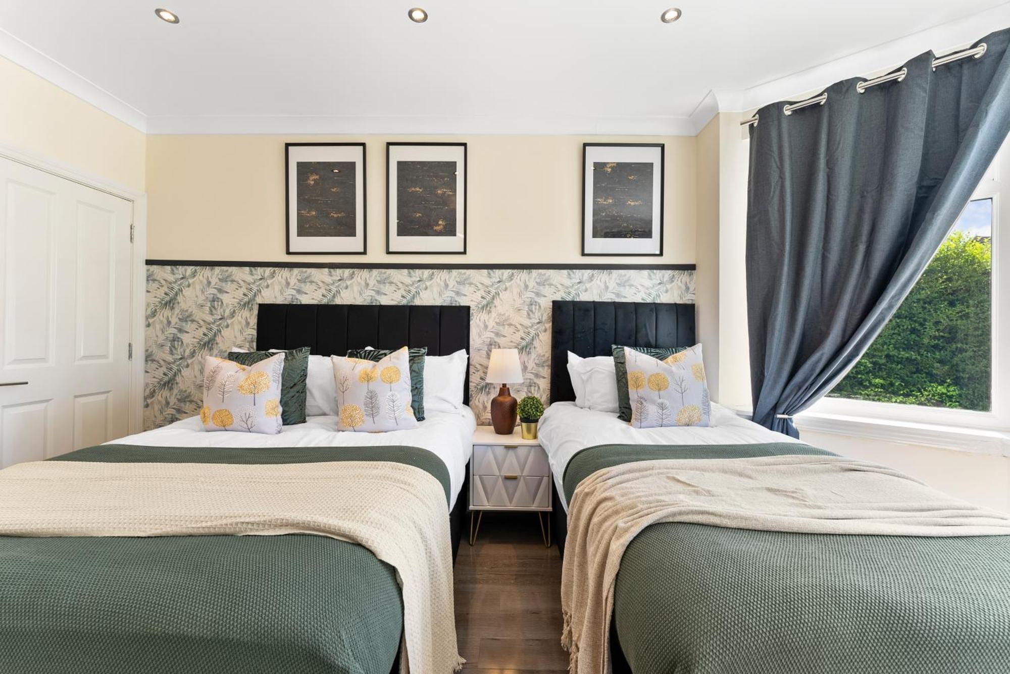 Stylish Wembley Gem - Parking -Sleeps 14 伦敦 外观 照片