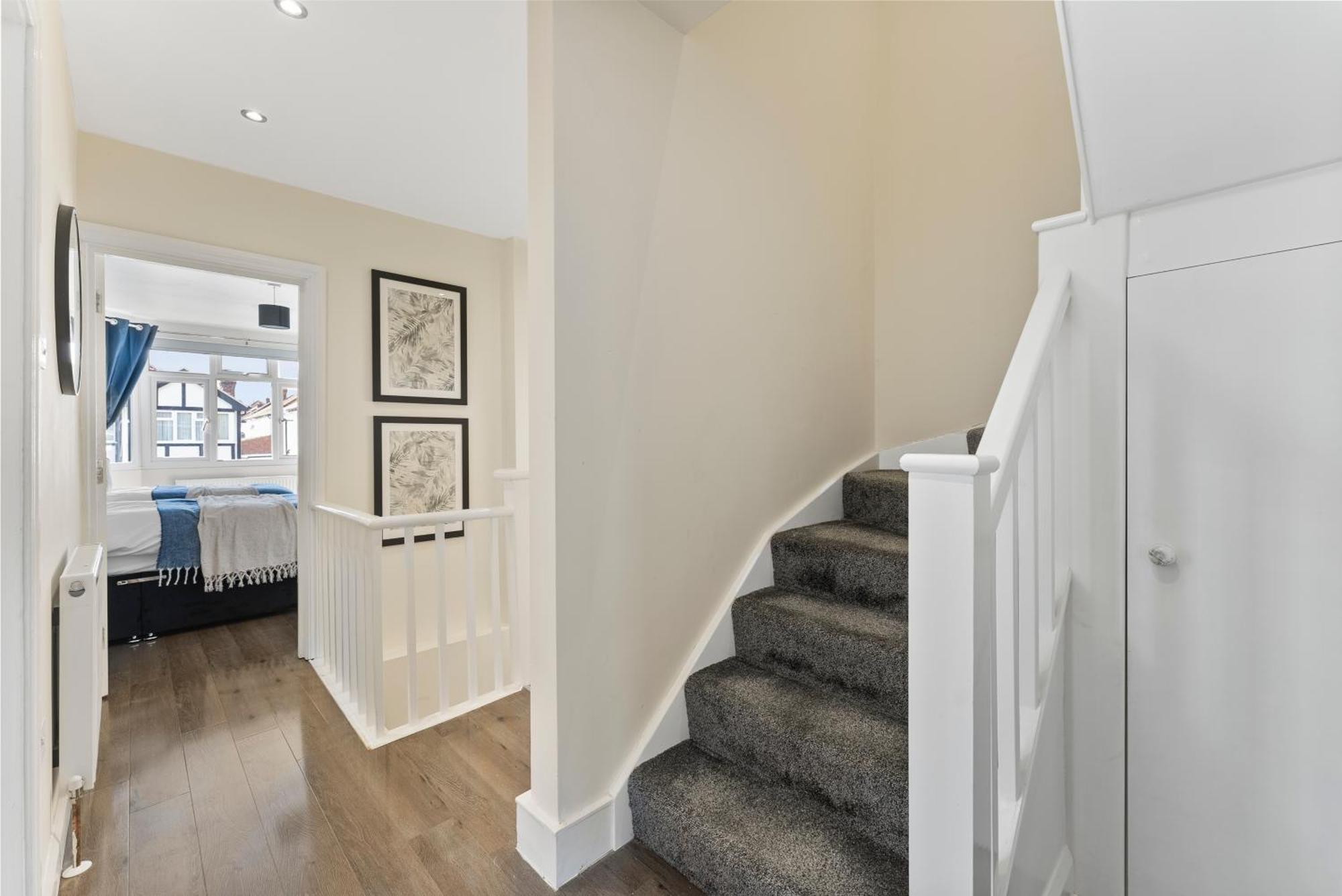 Stylish Wembley Gem - Parking -Sleeps 14 伦敦 外观 照片